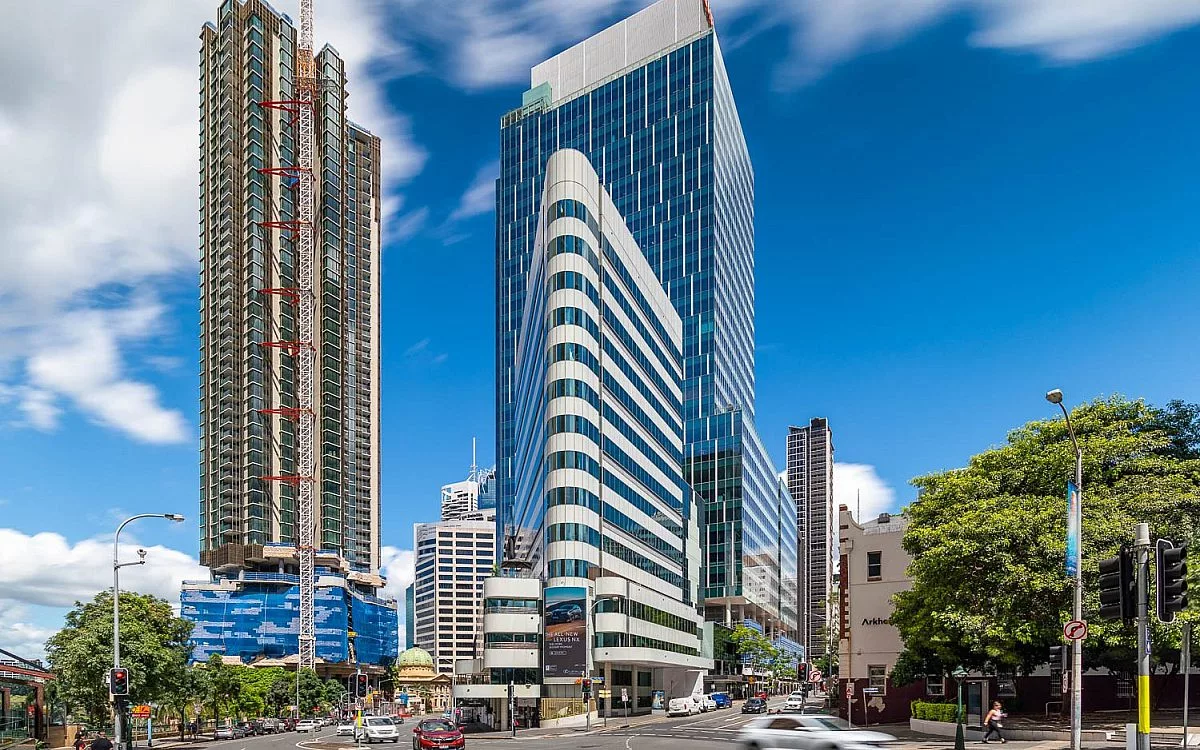 500 Queen Ground External Morning Web 12